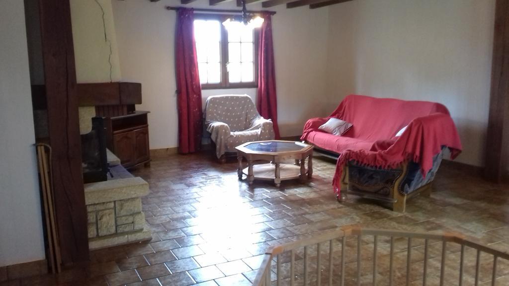 Вилла Gite Du Vieux Charme Saint-Amand-en-Puisaye Экстерьер фото